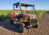 Carreta agrícola 4x2 com motor de dois cilindros e 22 cv, também de agosto de 2021, estranhamente equipada com rodas de liga leve.