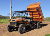 Carreta basculante 4x4 com motor de três cilindros; também de janeiro de 2023, foi equipada com guincho para o carregamento de madeira.