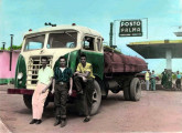 Fotografia a cores de meados da década de 60, tomada em Sorocaba (SP), mostrando um FNM com uma das primeiras cabines Sant'ana (fonte: Heuston Neno Gomes).
