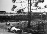 À frente,  na mesma corrida de setembro de 1956, o Eclipse Especial Oldsmobile (fonte: site blogdojovino).