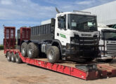 Cavalo-mecânico G 560 6x4 com bitola alargada, preparado para tracionar a dupla carreta de transbordo de cana (fonte: portal radioonibus).