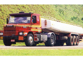 Scania Super Advanced, lançado em 1987, na versão T 142 HS: V8 com intercooler e 400 cv, foi o mais potente caminhão brasileiro da época; a distância entre capô e para-brisa era maior do que nos demais modelos, diferença pouco perceptível na fotografia.   