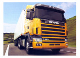 Scania R 380, da série Evolução; note o posicionamento da nova nomenclatura: denominação do modelo, localizada à esquerda da grade, e dístico "Evolução", na base das portas.