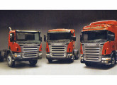 Em 2007, aos 50 anos, a Scania renovou outra vez a linha de caminhões; na imagem, da esquerda para a direita, exemplares das Séries P, G e R Highline.
