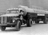 A Scania-Vabis foi grande defensora da utilização de caminhões pesados no transporte brasileiro de cargas; em suas campanhas utilizava exemplos reais, como este cavalo-mecânico da distribuidora de GLP Supergaz (fonte: site antigosverdeamarelo).