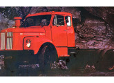Super Scania L 110 com cabine-leito (note que, entre o lançamento e 1974, ano desta imagem, o dístico "Super", indicando modelos com motor turbo, seria transferido da grade para as laterais do radiador).  