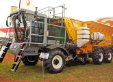 Tropicana, primeira plantadora automotriz de cana picada do mundo, quando do seu lançamento no Agrishow 2007; note que o exemplar exposto na feira possuía tração 6x6, modelo comercializado apenas pela Servspray, que compartilhou com a Sermag o desenvolvimento do equipamento (foto: LEXICAR).