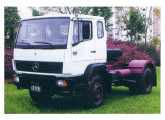 Caminhão Mercedes-Benz com cabine "semi-dupla", transformação da Sidcar. 