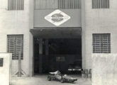 Um mini F1 diante da fábrica da Sideral em Moema, São Paulo (fonte: Paulo Roberto Steindoff / clubeminicarros).