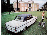 Novo Esplanada: na renovação do modelo, a Chrysler procurou acentuar as diferenças de acabamento com o Novo Regente.