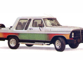 Cabine-dupla Ford F-1000 1987 com portas não alongadas e novos para-choques.     