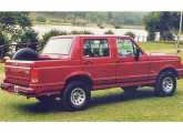Cabine-dupla XK, um dos modelos de quatro portas da geração 1992 da SR utilizando a estrutura das novas picapes Ford.
