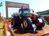 Trator pesado ST MAX 180 quando de seu lançamento na Agrishow 2015 (foto: LEXICAR).