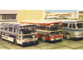 Três modelos Striuli na garagem paulista da viação Cometa: Cityrama, nas versões turismo e urbano, e rodoviário; a fotografia é de 1967.    