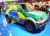 Com menos de 3,65 m de comprimento, o Jimny foi o primeiro automóvel Suzuki fabricado no Brasil; a imagem mostra o simpático jipinho quando de sua apresentação oficial no Salão do Automóvel de 2012 (foto: LEXICAR).