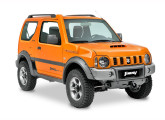 Pouco mais de um ano após o lançamento, o Jimny 4Sport ganhou novos para-choques, frisos laterais e snorkel. 