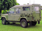 Jipe Land Rover Defender 110, militarizado pela Techno Car para os Fuzileiros Navais. 