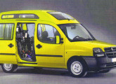 Fiat Doblò adaptado pela Technobras para o transporte de cadeirantes. 