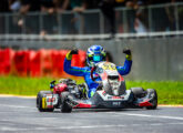 Dois momentos de vitória da Techspeed e do jovem piloto Miguel Silva, de 12 anos, na temporada 2024 da Copa São Paulo Light de Kart: na estreia, em fevereiro, no Kartódromo Aldeia da Serra, em Barueri (SP), ...