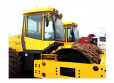 Rolos compactadores Bomag equipados com cabines Techno Jet.