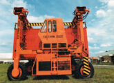 Pórtico auto-propelido TT-2000, para 20 t, com motor Mercedes-Benz de 76 cv.