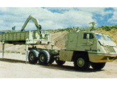 Caminhão do sistema Astros II e seu prático sistema de troca de carrocerias. 