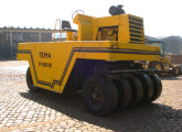 Compactador de solo sobre pneus SP-8000 HD com nove rodas, de 1990, à venda em Cambé (PR) em 2015 (fonte: site equipamentosconstrucaocivil).