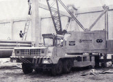 Guindaste autopropelido American 5530, para 75 t, fabricado pela Tema Terra a partir de 1975. 