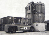 Empilhadeira Torque TT-3712 D do início da década de 80; esta versão, equipada com spreader, tinha capacidade de elevação máxima de 8,9 m, conseguindo empilhar três containers. 