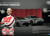 Publicidade de abril de 2026 festejando o prêmio Melhor Revenda 2025 para os híbridos Corolla e Corolla Cross.
