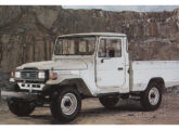 Picape Toyota 1989 com caçamba curta.