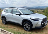 Corolla Cross XRV Hybrid: além do desenho das rodas, em quase nada a versão híbrida "de entrada" se diferencia da superior XRX (foto: Gerson Borini / autoentusiastas).