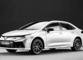 Corolla GR-Sport 2025, trazendo grade, para-choque dianteiro e rodas novos.
