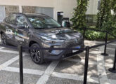 Corolla Cross Hybrid exposto na Colômbia, em maio de 2025, no âmbito da V Conferência Internacional de Biocombustíveis.