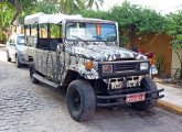 Toyota alongado matriculado em Fortaleza (CE) e fotografado no Rio Grande do Norte, em 2011, operando em serviços turísticos (foto: Andrew Holliday).