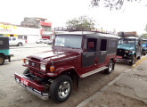 Toyota Bandeirante da última geração, alongado para o serviço nordestino de toyoteiros; muito bem cuidado, o carro foi fotografado em 2012 em Caruaru (PE) (foto: Herly Henrique Silva).