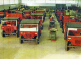 Caminhões CAT-2000, em final de montagem na fábrica Tramontini, em 1985. 