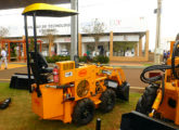 Mini pá carregadeira Trantor PX 4, exposta no Agrishow 2017, trazendo a nova cor laranja adotada pela Vicon (foto: LEXICAR).