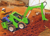 Mini escavadeira Tratú RX-5 de 2006, quando ainda fabricada pela OS & Mont. 