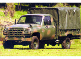 Picape Pantanal cabine simples, lançada no XXIII Salão do Automóvel; a imagem mostra a versão com para-choques de plástico reforçado, embora opcionalmente pudessem ser fornecidos em chapa de aço.