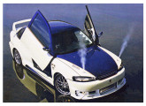 Pioneira no fornecimento de kits de personalização "de fábrica", a Chevrolet mostrou no I Salão do Tuning este protótipo Corsa – também ele preparado pela Pavão Design (foto: O Globo).