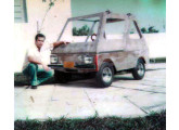 Em 1976, utilizando alguns componentes dos jipes, Sebastião William, filho de José Cardozo, construiu este carro elétrico com carroceria de plástico reforçado com fibra de vidro.   