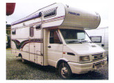 Este camper Bambino, montado em 1999 sobre chassi-cabine Iveco Daily, foi uma das últimas moto-casas fabricadas pela Turiscar (fonte: Motor Home).   
