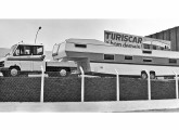 O maior trailer fabricado pela Turiscar - Monterey - tracionado por um Invel cabine-dupla com quinta-roda.  