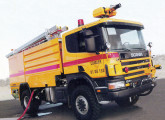 Carro de combate a incêndio em aeroportos fabricado sobre caminhão Scania sueco pela Rosenbauer, em sua fábrica de Venâncio Aires ; o veículo foi fornecido ao Ministério da Aeronáutica em 2002.   