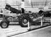Valmet 360-D no II Salão do Automóvel, em novembro de 1961; ao fundo, o stand da Fendt (foto: Mecânica Popular).