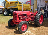 50 anos depois, o 360-D exposto no stand da Valtra no Agrishow 2010; o exemplar da imagem é de 1962 (foto: LEXICAR).