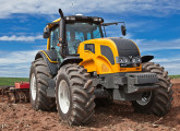 Valtra BH210i Geração III, o maior membro da família pesada de tratores renovada em 2013.    