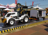 Tradicional fornecedora de tratores para aeroportos, a Valtra apresentou no Agrishow 2017 o novo rebocador VMC (foto: LEXICAR).