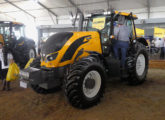 BH194 HiTech, um dos cinco tratores da nova família lançada na Expointer, aqui mostrado no Agrishow 2019 (foto: LEXICAR). 